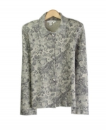 Compositions' silk cotton cashmere shirt-collar knit jacket is a beautifully designed fine knt jacket that is ideal for the fall and winter seasons. The tone-on-tone floral prints sweater gives a suble and an elegant look. The gradation of the colors allow you to match the jacket easily with many gray or black layering tops, skirts and pants that you might already have. You'll love our floral knit jacket for its elegant prints, luxurious look, and comfortable fit. This item works nicely with our matching short sleeve floral sweater and sleeveless shell. Hand-wash or dry clean for best results.

Available in 2 colors: Black prints and Gray prints.

DISPLAY PICTURE COLOR: GRAY prints