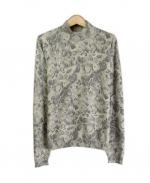 Compositions' silk cotton cashmere mock neck sweater is a beautifully designed fine knt top that is ideal for the fall and winter seasons. The tone-on-tone floral prints sweater gives a suble and an elegant look. The gradation of the colors allow you to have the sweater to match many gray or black jackets, skirts and pants that you might already have. You'll love our floral knit sweater for its elegant prints, luxurious look, and flattering fit. This pullover is perfect for dressing up as well as for dressing casually and comfortably. Hand-wash or dry clean for best results.

DISPLAY PICTURE COLOR: GRAY 
