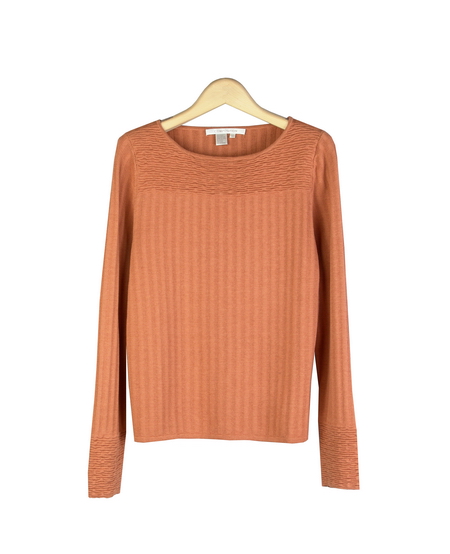 Our Tussah silk/cotton bateau neck long sleeve sweater is perfect for all occasions. Soft and comfortable. Easy to match with jackets and bottoms. Hand wash or dry clean for best results. 

Available in 4 beautiful colors: Black, Crystal Pink, Persimmon, and Ruby.

DISPLAY PICTURE COLOR: PERSIMMON