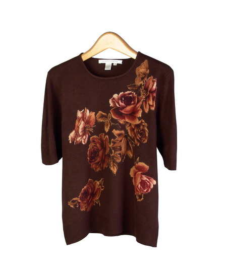 Floral prints on ultra chashmere-soft 100% fine knit short sleeve jewel neck sweater.
Handwash and lay flat to dry or dry clean. Great for all occasions. 

Mid hip length.

DISPLAY PICTURE COLOR: BROWN