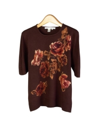 Floral prints on ultra chashmere-soft 100% fine knit short sleeve jewel neck sweater.
Handwash and lay flat to dry or dry clean. Great for all occasions. 

Mid hip length.

DISPLAY PICTURE COLOR: BROWN