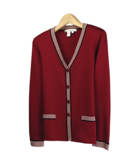 This 100% silk full needle knit v-neck jacket is an elegant top ideal for the fall and winter seasons. Our jacket is simple and chic with its colored piping. This top is perfect to layer over our silk tanks, sleeveless shells, and matching short sleeve top. This item is great for all occasions. Hand-wash or dry clean for best results. 

Available in 2 colors: Black and Wine.

DISPLAY PICTURE COLOR: WINE