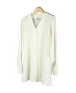 Our washable 100% crepe-de-chine silk shirt is nicely shaped, light weight, and drapes beautifully.  With its tunic length and side slits, this top has a relaxed fit and look.  It is 27"-28.5" long, and would work perfectly with leggings.  Machine wash or dry clean for best results.   

Available in 11 colors: Banana, Black, Celery, Dusty Rose, Ivory, Navy, Peach, Plum-Bean Royal, Turquoise and White.

Display Picture Color: WHITE 