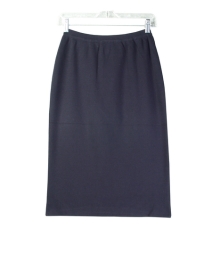 Silk nylon full needle fine knit skirt in straight classic style. Perfect for all occasions. 

Skirt length: 26