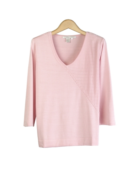 Composition's 100% tussah silk v-neck 3/4 sleeve sweater is simple yet elegant with its asymmetrical design. Our soft and comfortable top is great for all occasions and is a must-have for all seasons. Hand wash or dry clean for best results.

Display Picture Color: PINK FOREST