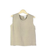 This washable woven silk linen open neck tank top is regular fit and 21