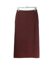 This ladies' viscose nylon knit long skirt is a classic, perfect for all occasions. The skirt is 33